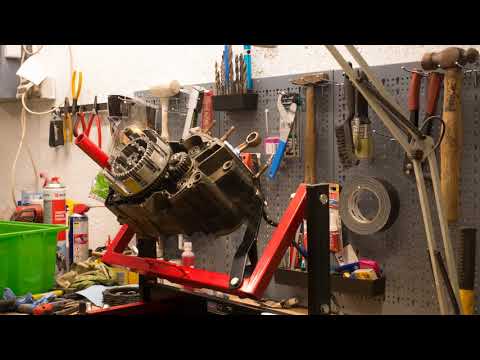 KTM Exc 200 2009 engine rebuild - disassembilng the engine