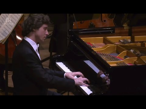 Rafał Blechacz - W. A. Mozart Piano Concerto No.24 K.491