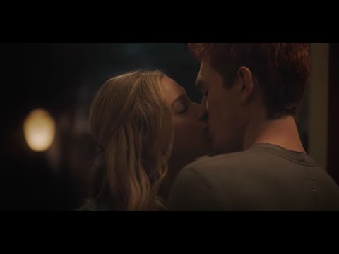 Riverdale season 5 Kiss Scene between Betty and Archie // Lili Reinhart and KJ Apa