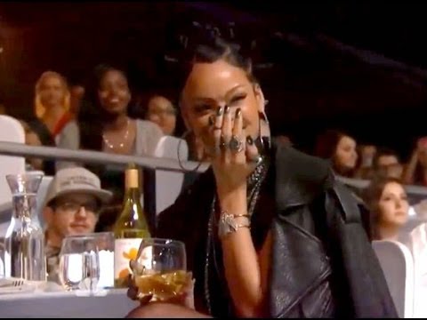 Rihanna laughs Ariana Grande at iHeartRadio Awards 2014 performance