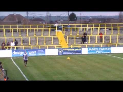 CANVEY ISLAND V HEYBRIDGE SWIFTS: 11/12/2010