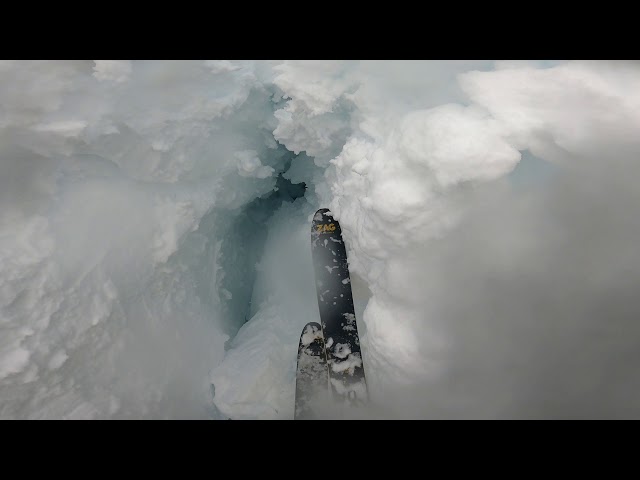 Video Pronunciation of crevasse in English