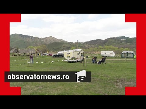 Relaxare în mijlocul naturii. Cât costă o vacanţă all inclusive la rulotă