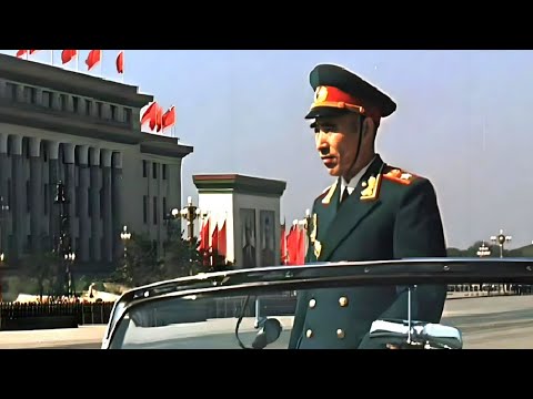 1959年天安门国庆大阅兵高清完整版！林彪首次以国防部长身份检阅方阵。毛泽东、刘少奇、周恩来、宋庆龄与各国领导人出现在天安门城楼上。赫鲁晓夫、胡志明、金日成罕见共同出席！