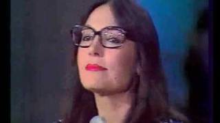 Nana Mouskouri &amp;  Lio -  Les brunes comptent pas pour les prunes  -