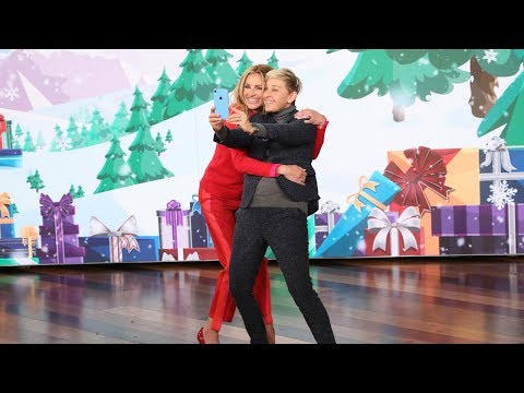 It's a 12 Days First as Ellen & Julia Roberts Give Everyone a Brand New iPhone XR thumnail