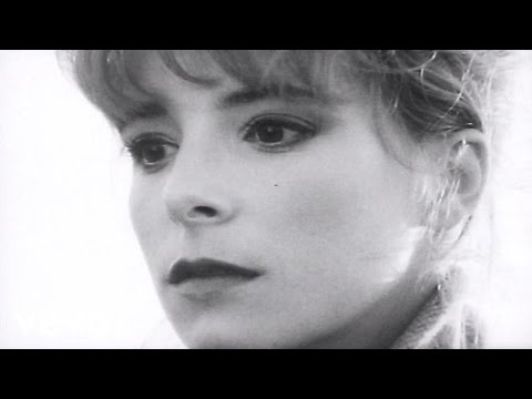 Mylène Farmer - A Quoi Je Sers