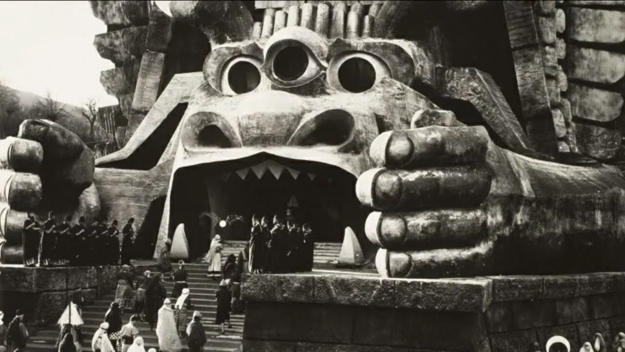 La Multitud que No Debería Existir (1914)