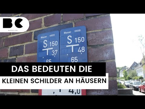 Das bedeuten die kleinen Schilder an Häusern und Co.