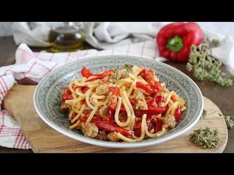 Primo piatto facile e saporito: PICI CON PEPERONI E SALSICCIA- La cucina di Rita