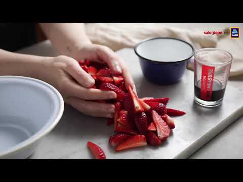 Panna cotta con fragole e aceto balsamico