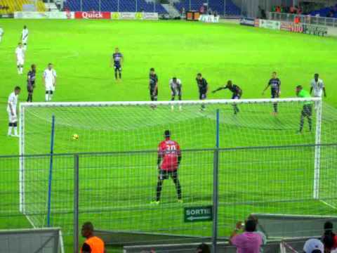 Penalty de Ryad Boudebouz lors d'Arles/Sochaux comptant pour la 38ème journée de Ligue 1