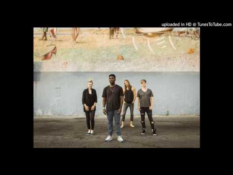 Videoclip de She's Hearing Voices (Erol Alkan's Calling Your Dub) — Bloc Party