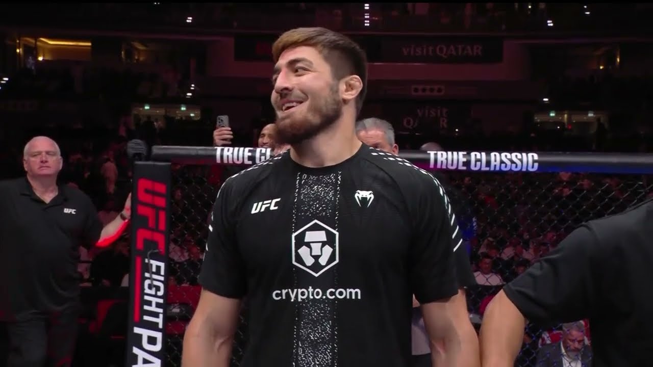 UFC Qatar | Yakhyaev con el mata león sobre Cerqueira en menos de 1 minuto