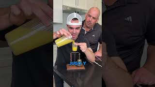 El TRUCO del JUGO y los vasos a mi padre 😱 #shorts #trucosdemagia thumbnail