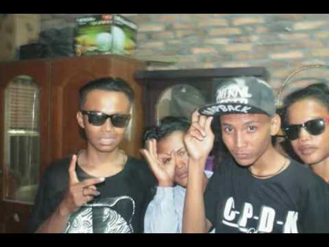 Young Lex  ft ridho swag = ( KeLeLaWaR pEtIr )