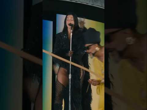 Dua Lipa & Carlinhos Brown singing “Magalenha" in São Paulo 🇧🇷 #dualipa #radicaloptimismtour #brasil