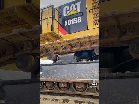 Up close with a beast… CAT 6015B. #heavyequipment #jjscheckel #caterpillarequipment #6015
