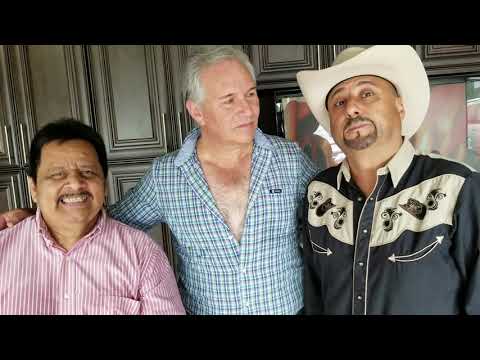 Tito mira y Fernando Sáenz con Manuel Armando y sus estrellas