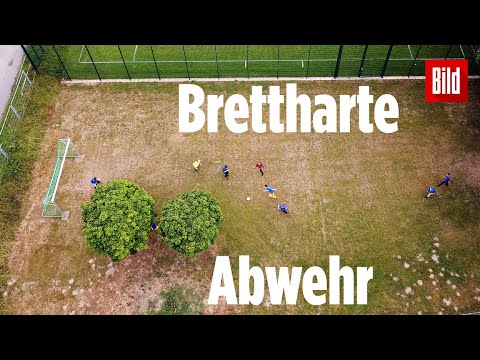 Da stehen 2 Bäume auf dem Fußballfeld! Die SG Taucha nutzt sie einfach ganz clever