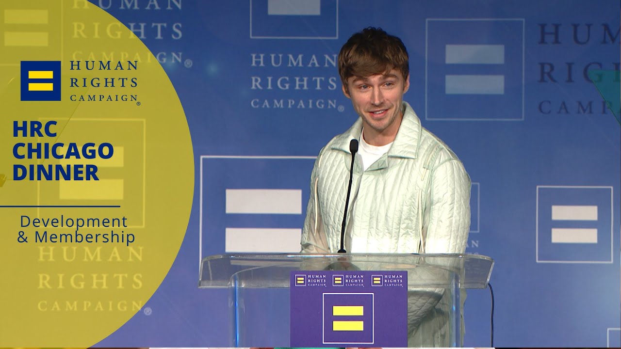 Miles Heizer receives the Visibility Award at the 2025 HRC Chicago Dinner
