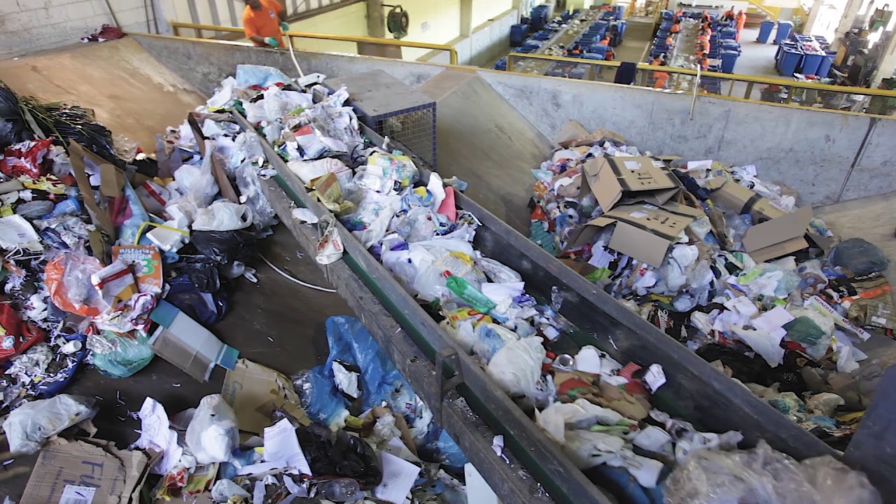 Linha de seleção e separação de resíduos rígidos e flexíveis