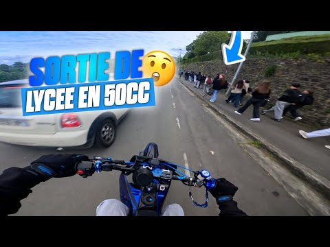 LYCÉE en 50cc : je DOUBLE une voiture… il S’ÉNERVE ! 😱