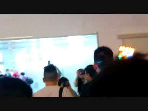 111006 2PM Nichkhun in Taiwan Taoyuan Airport