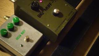 Video thumbnail for Sovtek Big Muff Pi vs Analog Fox Green Muff by Alex T