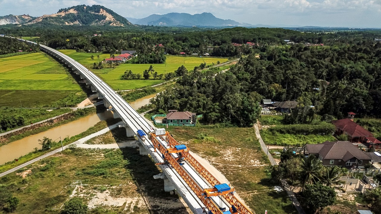 Chinese infrastructure power in a changing global landscape and its alternatives