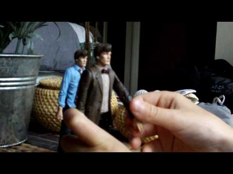 DR WHO 11th DOCTOR CRASH SET FIGURE REVIEW