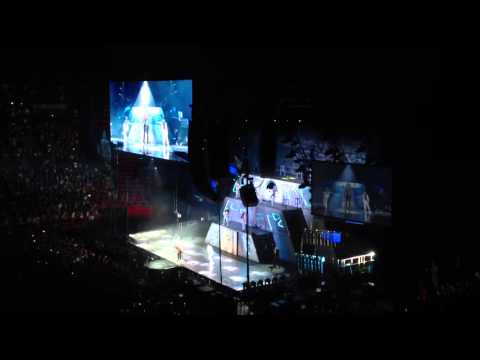 Salto Chris Brown Yeah x3 Paris Bercy 07 12 2012 HD