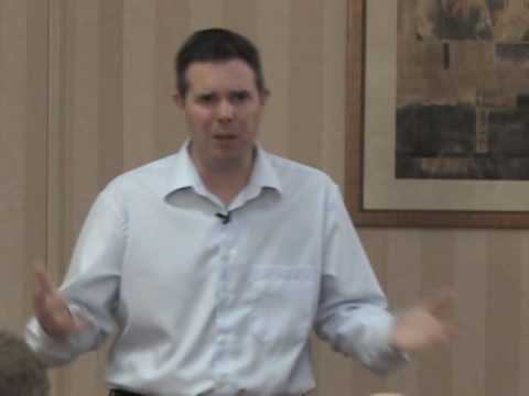 Đoạn giới thiệu kỹ thuật đào tạo tại cửa hàng