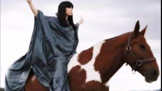 Javiera Mena - Sincronía, Pegaso