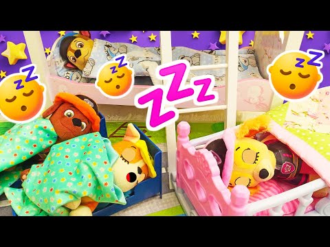 Ryhmä Hau -lelut rakentavat talon ja laittavat ruokaa!