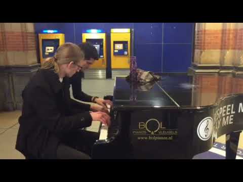 Blues piano duet @ Amsterdam train station