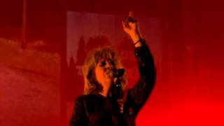 Julee Cruise singing 'Questions in a World of Blue' at the Twin Peaks UK Festival