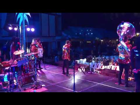 Gente de maza- le hace falta un beso