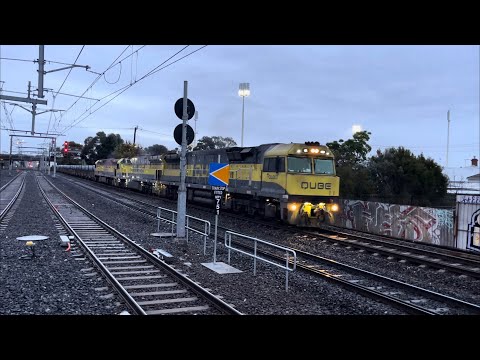 Qube QL003 QL014 QL016 2WM7 Steel train Middle Footscray Station
