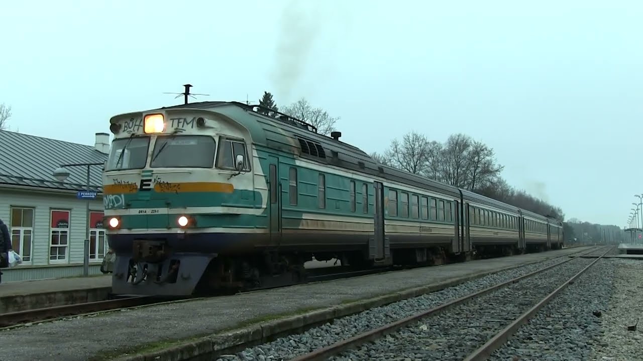 Дизель-поезд ДР1А-229 на ст. Тюри / DR1A-229 DMU at Türi station