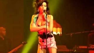 Amy Winehouse - Monkey Man live at Zenith (Paris)