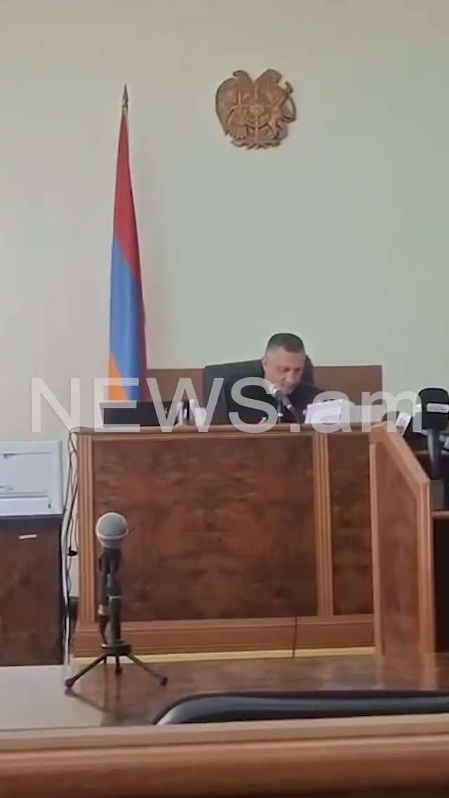 Դատարանի որոշումից հետո Ավետիք Չալաբյանի կինը հուզվեց