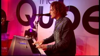 Toploader - A Balance To All Things (live bij Q)