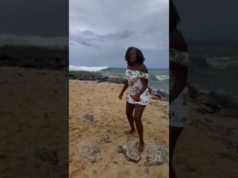 ondas fortes  de Itaipuaçu RJ .O mede era tanto que tive que sair correndo,Deus e bom o tempo todo .