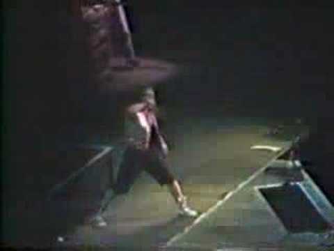 Faith No More - We Care Alot & Sweet Dreams (1) - 1990