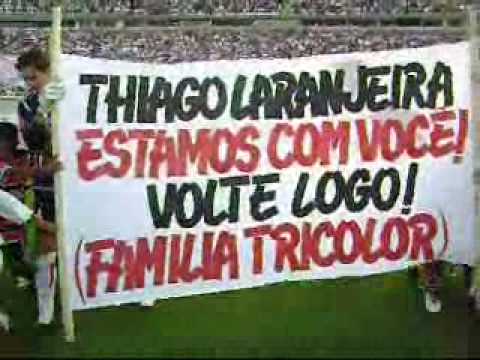 www.loucospelosanta.com - JOGADORES HOMENAGEIAM THIAGO LARANJEIRA (11 07 09)