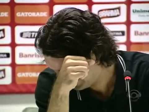 Fernandão se emociona ao deixar o Inter