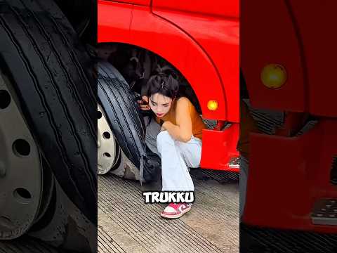 Rela Basah Kuyup Demi Ganti Ban Truk 🥺