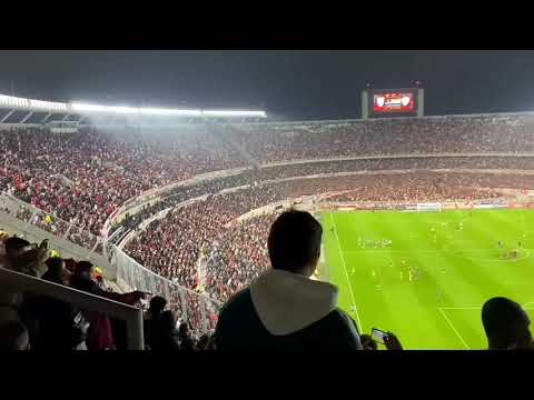 "Asi escuchan los visitantes en El Monumental | River Plate vs Fluminense" Barra: Los Borrachos del Tablón • Club: River Plate
