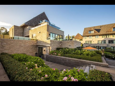 Home for sale at 25 -10 Maple Grove Drive, Oakville, ON L6J 4T8